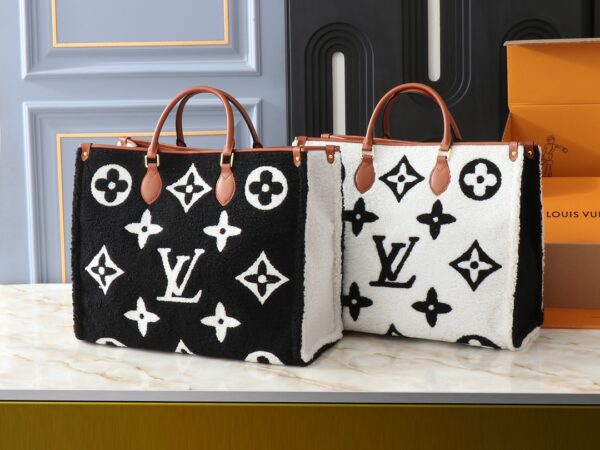 Louis Vuitton     M44571  SIZE:34.0 x 26.0 x 13.0 cm